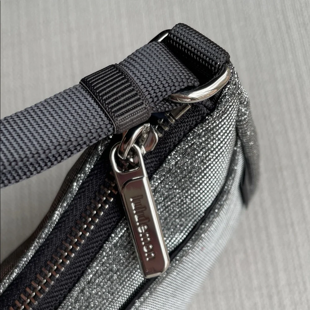 lululemon City Essentials Mini Shoulder Bag 1L Glitter - silver/gray - Picture 8 of 16